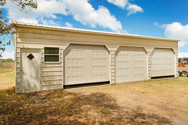 3481 State Highway 97, Floresville, TX 78114
