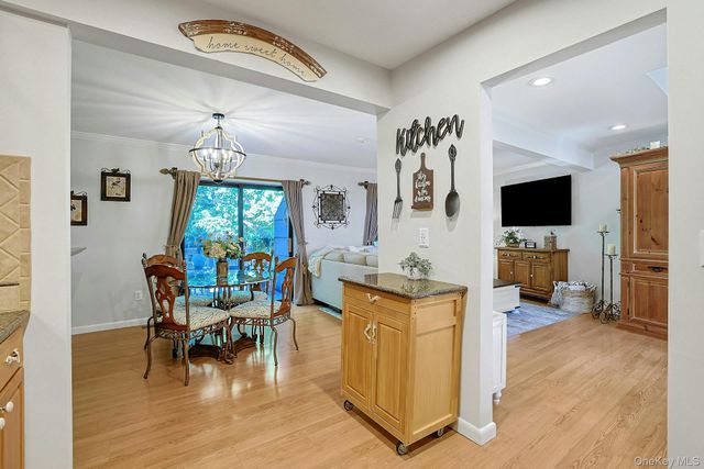 279 Treetop Circle, Nanuet, NY 10954