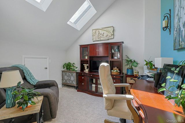 279 Treetop Circle, Nanuet, NY 10954