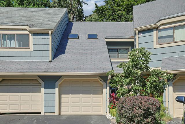 279 Treetop Circle, Nanuet, NY 10954