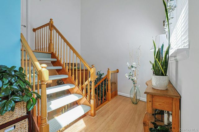 279 Treetop Circle, Nanuet, NY 10954