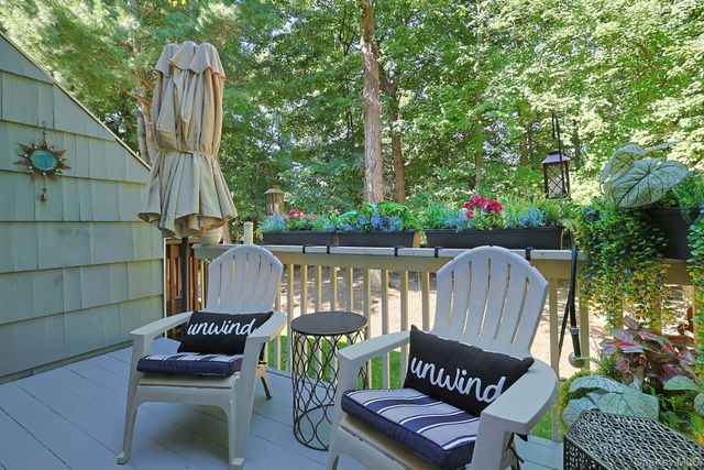 279 Treetop Circle, Nanuet, NY 10954