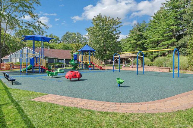 279 Treetop Circle, Nanuet, NY 10954