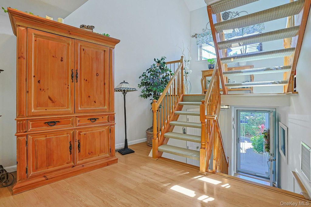 279 Treetop Circle, Nanuet, NY 10954 — photo 4
