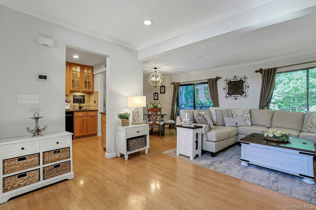 279 Treetop Circle, Nanuet, NY 10954 — photo 5