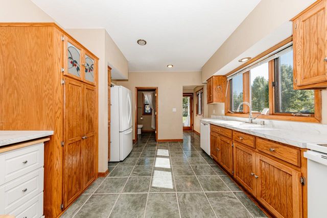 508 Merton AVENUE, Hartland, WI 53029