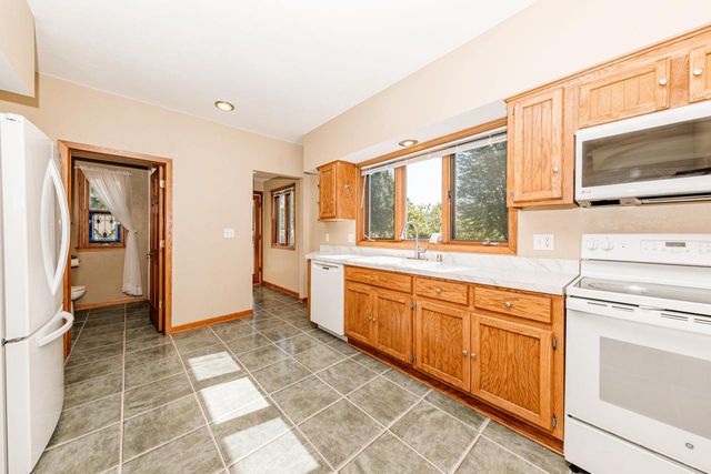 508 Merton AVENUE, Hartland, WI 53029