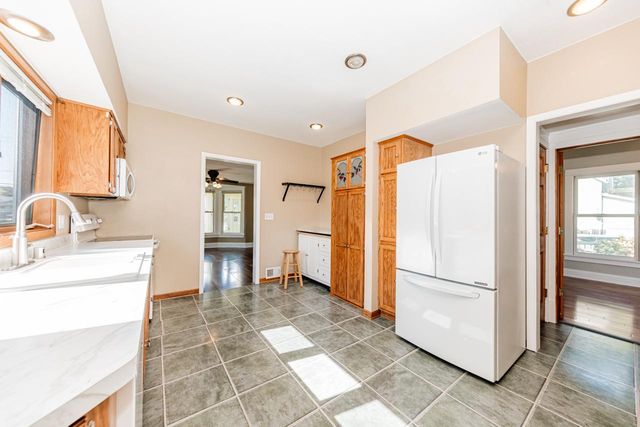 508 Merton AVENUE, Hartland, WI 53029