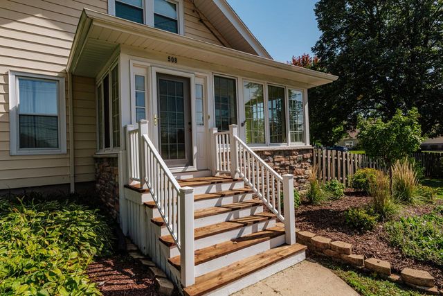 508 Merton AVENUE, Hartland, WI 53029