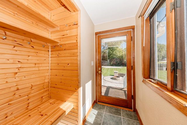 508 Merton AVENUE, Hartland, WI 53029