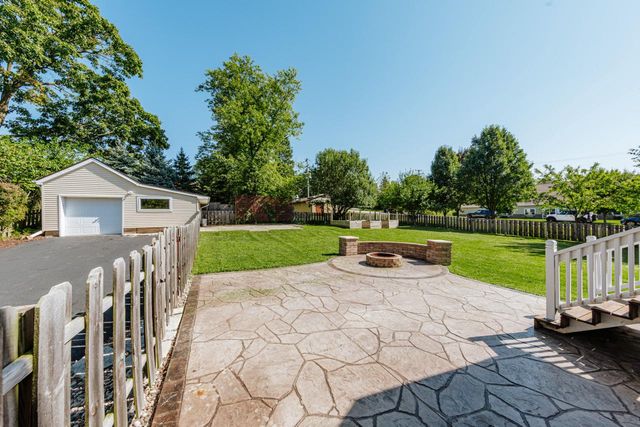 508 Merton AVENUE, Hartland, WI 53029