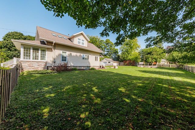 508 Merton AVENUE, Hartland, WI 53029