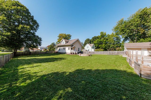 508 Merton AVENUE, Hartland, WI 53029