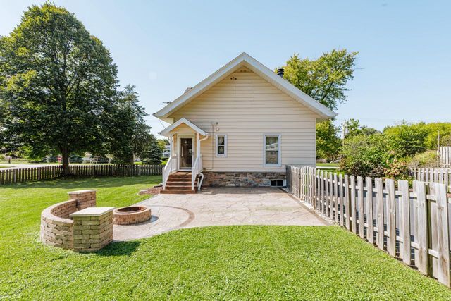 508 Merton AVENUE, Hartland, WI 53029