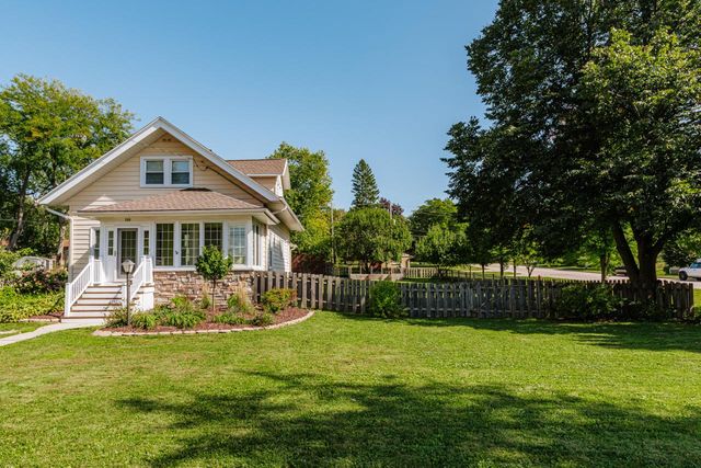 508 Merton AVENUE, Hartland, WI 53029