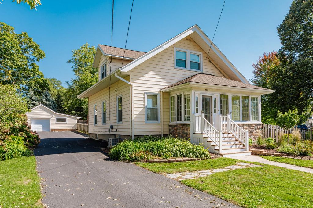 508 Merton AVENUE, Hartland, WI 53029