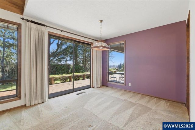 445 Greenacre Dr NW, Salem, OR 97304