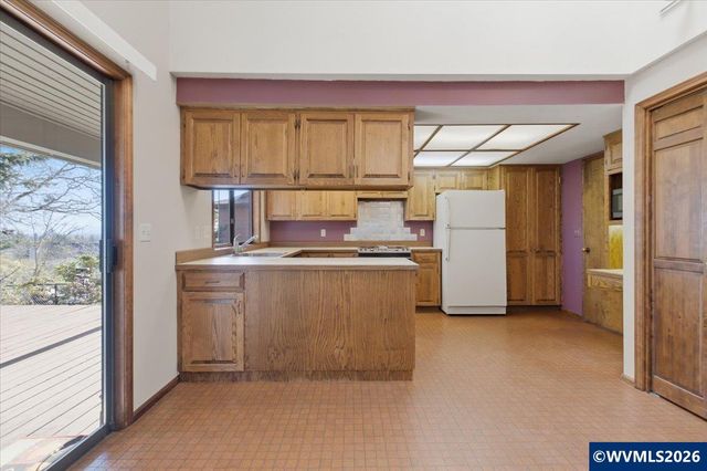 445 Greenacre Dr NW, Salem, OR 97304