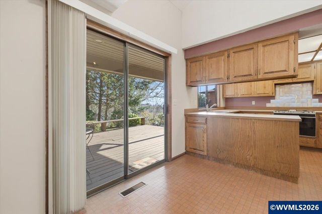 445 Greenacre Dr NW, Salem, OR 97304