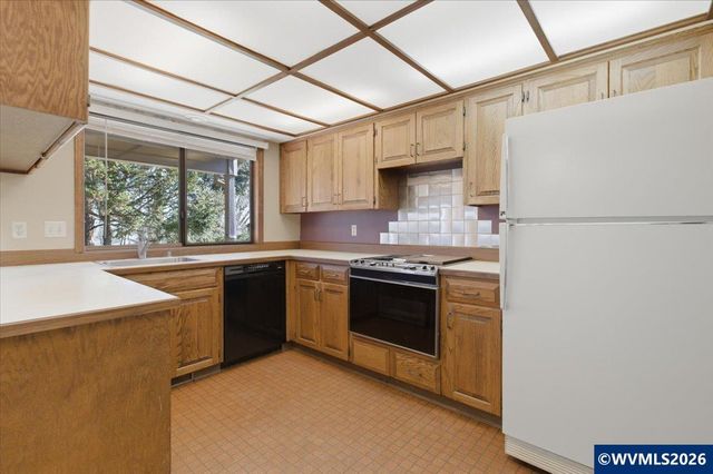 445 Greenacre Dr NW, Salem, OR 97304