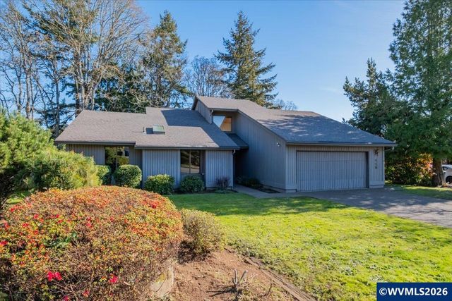 445 Greenacre Dr NW, Salem, OR 97304