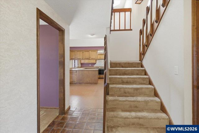 445 Greenacre Dr NW, Salem, OR 97304