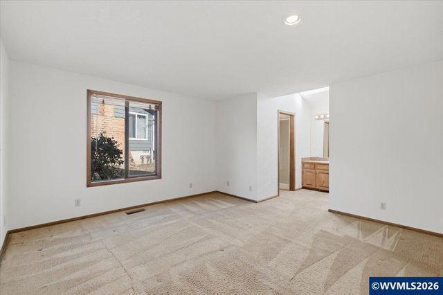 445 Greenacre Dr NW, Salem, OR 97304