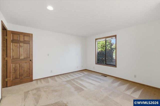 445 Greenacre Dr NW, Salem, OR 97304