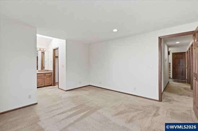 445 Greenacre Dr NW, Salem, OR 97304