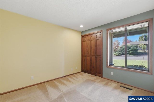 445 Greenacre Dr NW, Salem, OR 97304