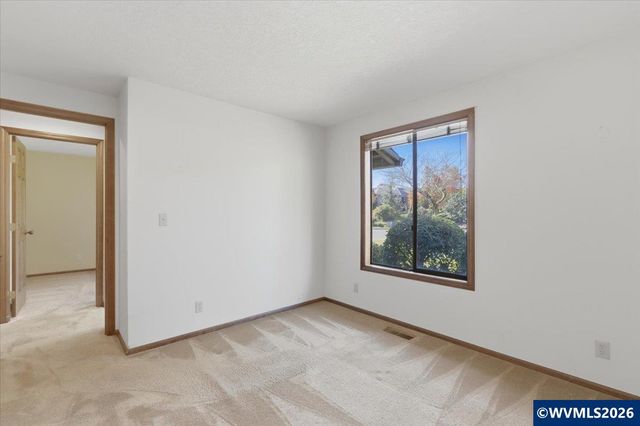 445 Greenacre Dr NW, Salem, OR 97304