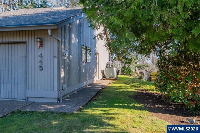 445 Greenacre Dr NW, Salem, OR 97304