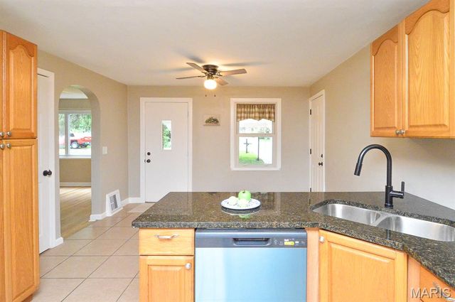 425 S 47th Street, Belleville, IL 62226