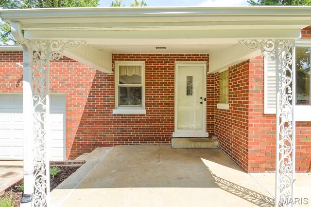 425 S 47th Street, Belleville, IL 62226