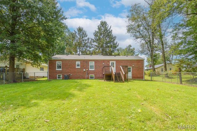 425 S 47th Street, Belleville, IL 62226