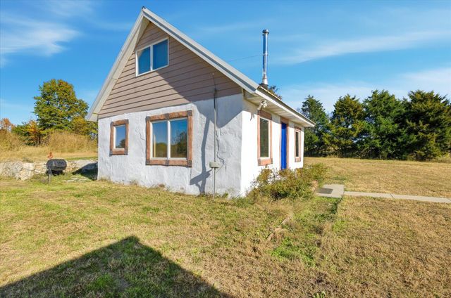 637 COUNTY ROAD 102, Fayette, MO 65248