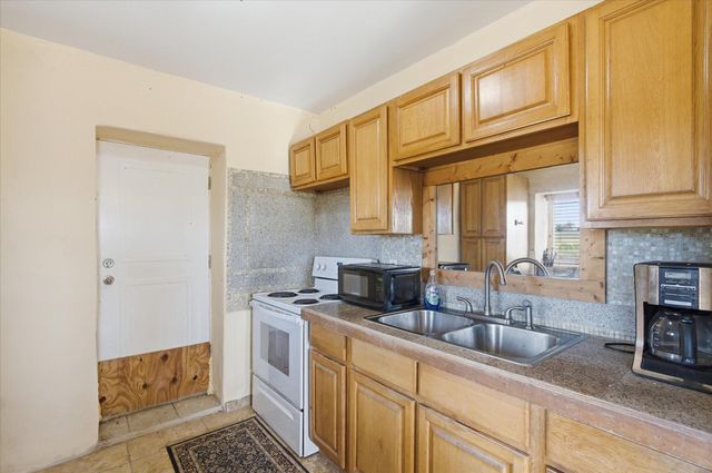 637 COUNTY ROAD 102, Fayette, MO 65248