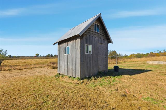 637 COUNTY ROAD 102, Fayette, MO 65248