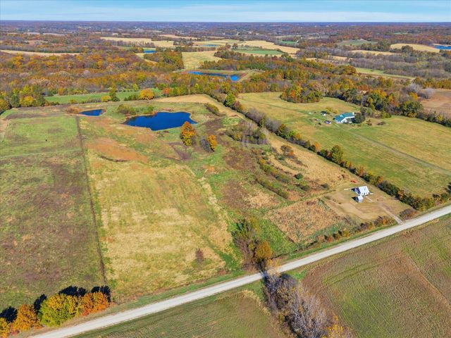 637 COUNTY ROAD 102, Fayette, MO 65248