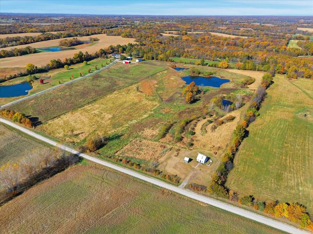 637 COUNTY ROAD 102, Fayette, MO 65248