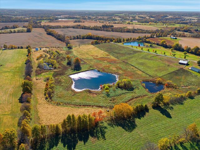 637 COUNTY ROAD 102, Fayette, MO 65248