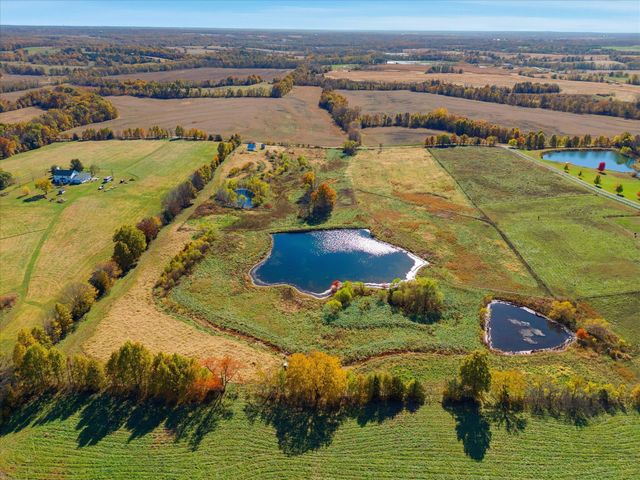 637 COUNTY ROAD 102, Fayette, MO 65248