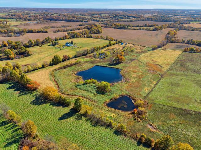 637 COUNTY ROAD 102, Fayette, MO 65248