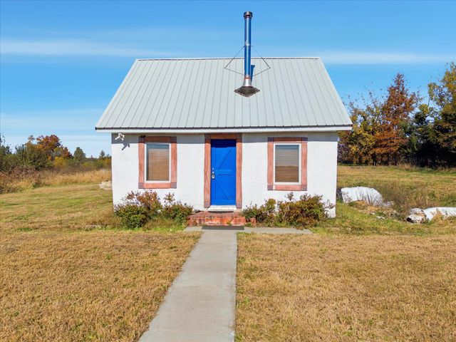 637 COUNTY ROAD 102, Fayette, MO 65248