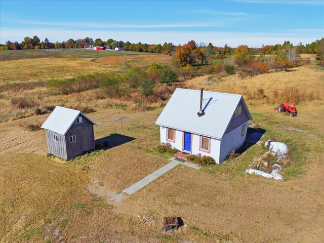 637 COUNTY ROAD 102, Fayette, MO 65248