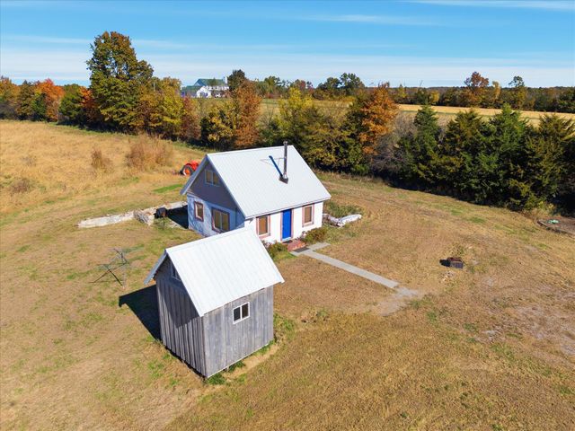 637 COUNTY ROAD 102, Fayette, MO 65248
