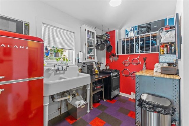 62 Lakeview Ter Apt B, Burlington, VT 05401