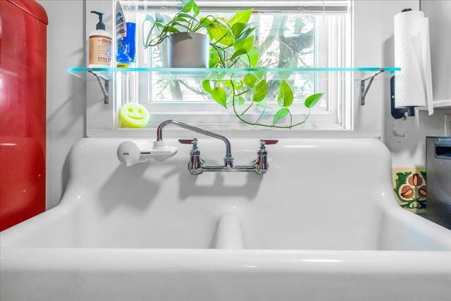 62 Lakeview Ter Apt B, Burlington, VT 05401