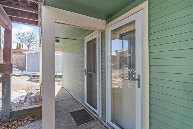 62 Lakeview Ter Apt B, Burlington, VT 05401