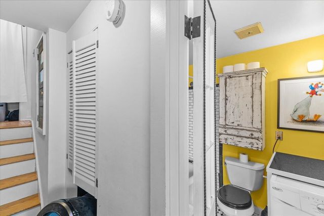 62 Lakeview Ter Apt B, Burlington, VT 05401